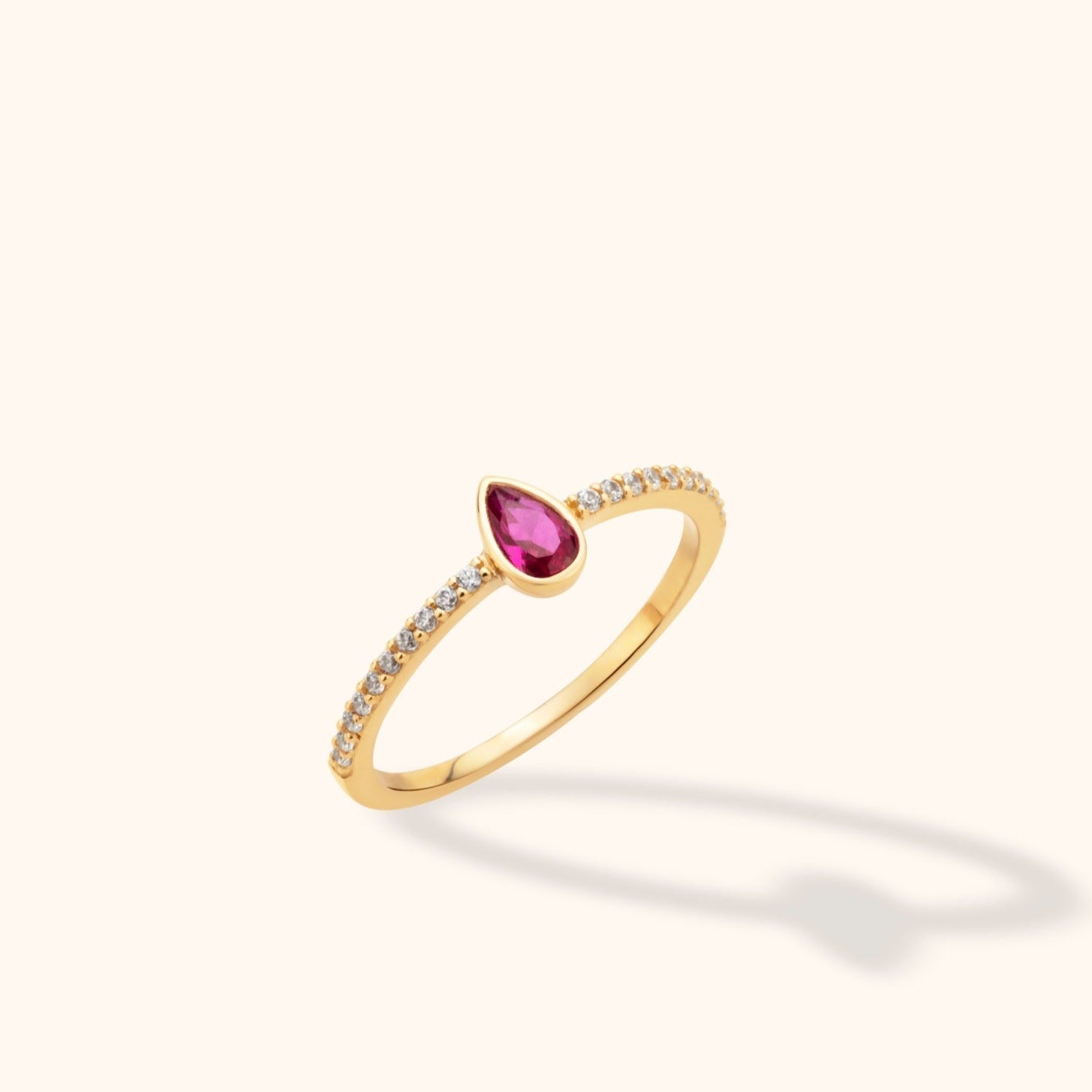 14K Guld Ring med Rosa Sten för Dam – Elegant Tunn Guldring med Gnistrande Stenar - Noxlookjewelry