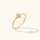 14K Guld Ring med Små Stenar för Dam – Minimalistisk Designring i Äkta Guld - Noxlookjewelry