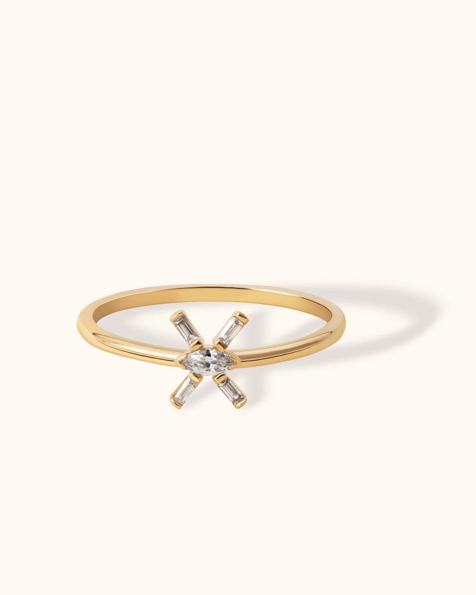 14K Guld Ring med Stenar för Dam – Elegant Tunn Designring med Stjärnformad Detalj - Noxlookjewelry