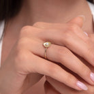 14K Guld Snäckring Dam – Elegant Pärlring i Guld - Noxlookjewelry