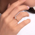 14K Guld Solitärring för Dam – Elegant Ring med Fyrkantig Mittsten - Noxlookjewelry