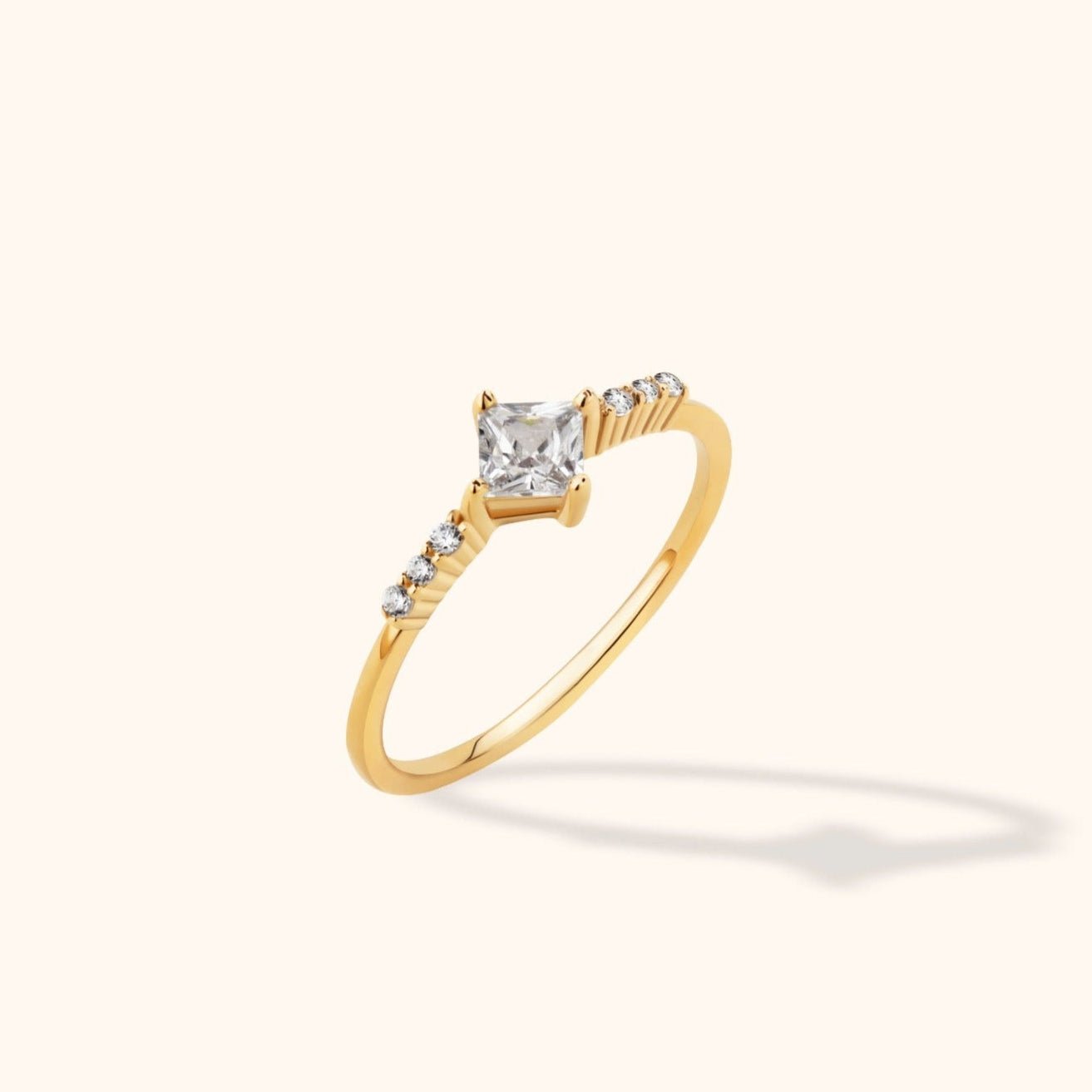 14K Guld Solitärring för Dam – Elegant Ring med Fyrkantig Mittsten - Noxlookjewelry