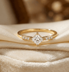 14K Guld Solitärring för Dam – Elegant Ring med Fyrkantig Mittsten - Noxlookjewelry