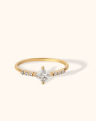 14K Guld Solitärring för Dam – Elegant Ring med Fyrkantig Mittsten - Noxlookjewelry