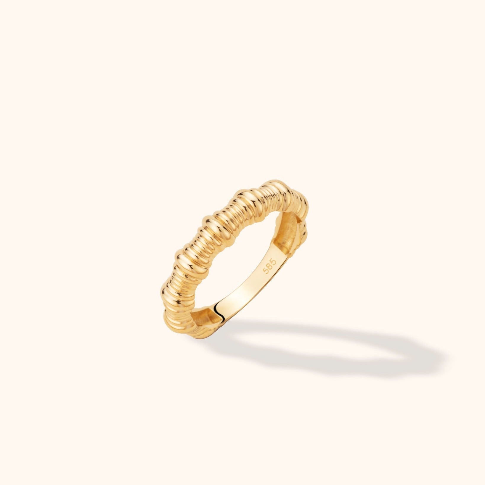 14K Guld Texturerad Ring Dam – Elegant Statement Guldring - Noxlookjewelry