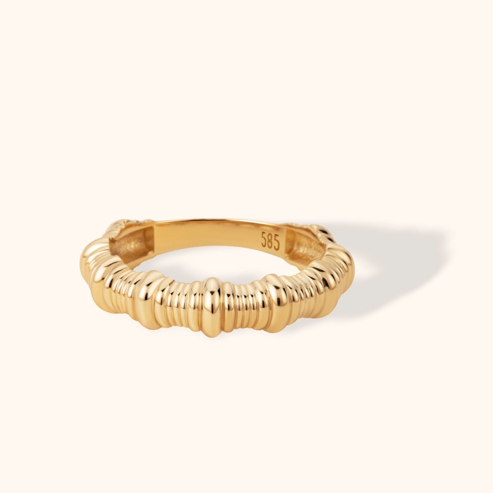 14K Guld Texturerad Ring Dam – Elegant Statement Guldring - Noxlookjewelry