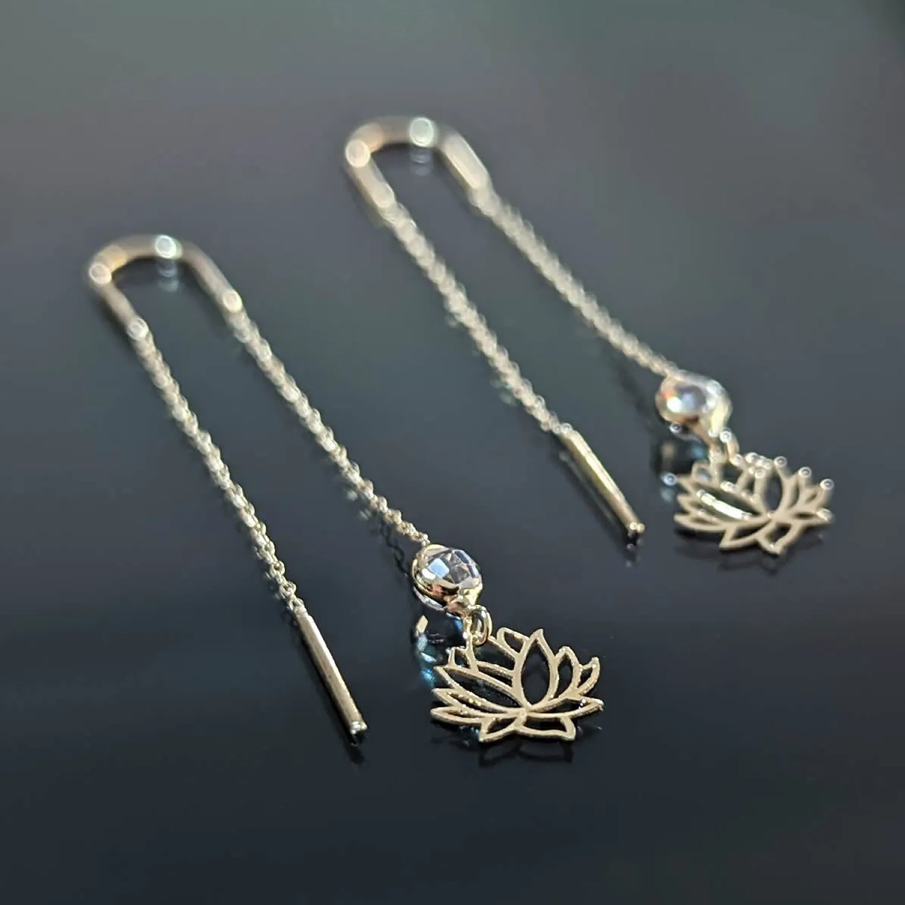 14K Guld Threader Örhängen med Lotusblomma | Köp Smycken - Noxlookjewelry