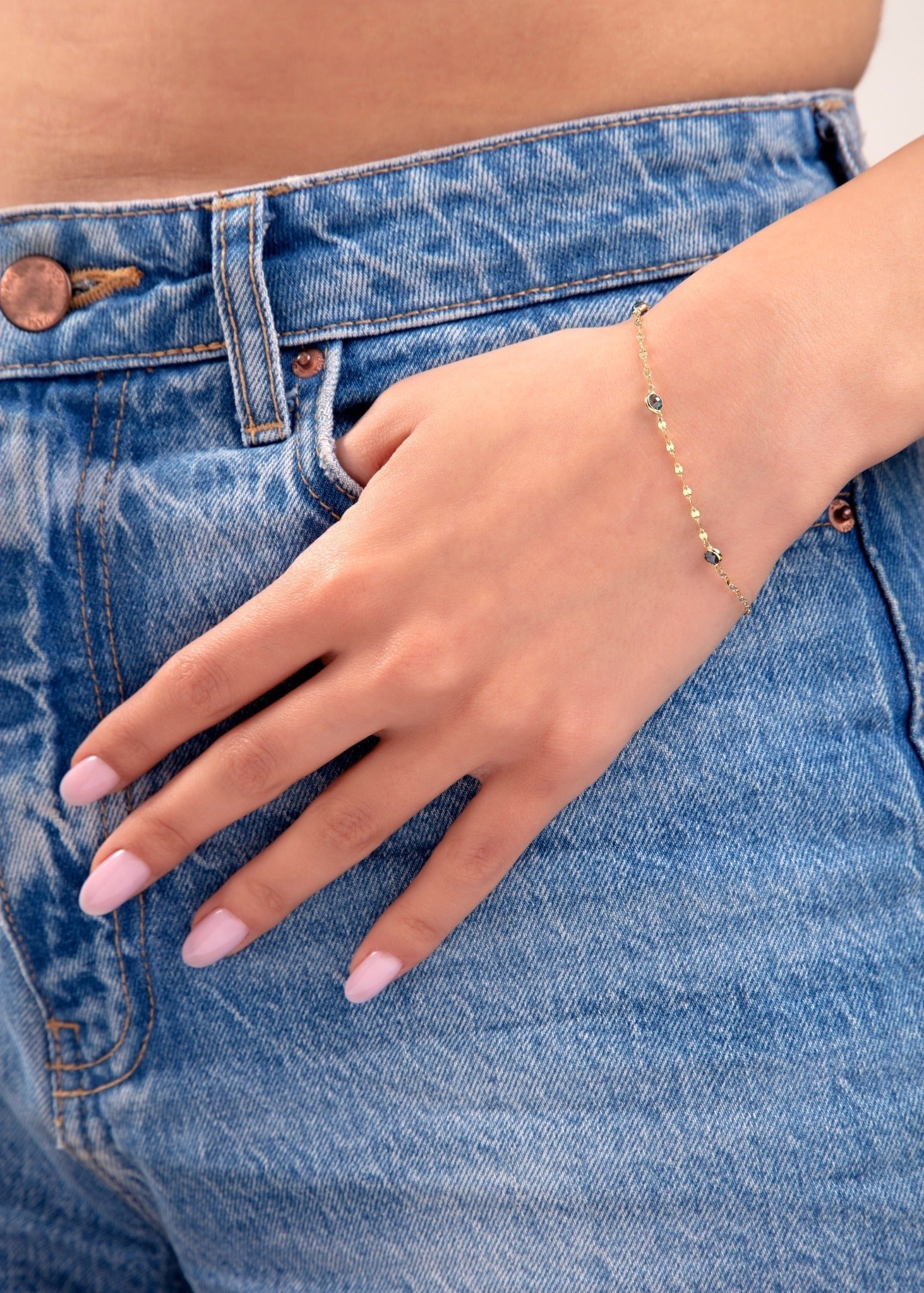 14K Guldarmband Dam Med Blå Stendetaljer Och Elegant Minimalistisk Stil - Noxlookjewelry