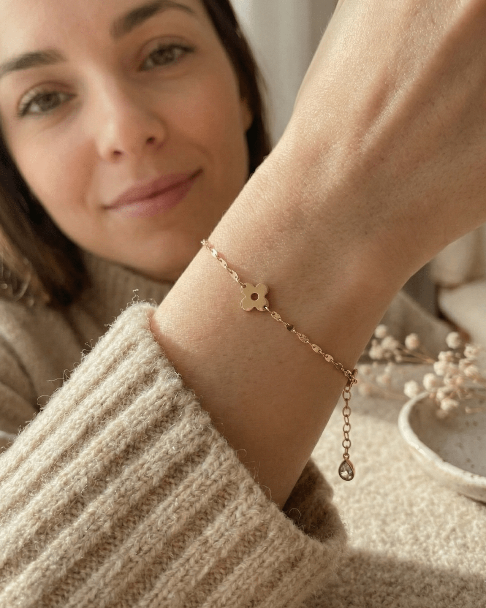 14K Guldarmband Dam Med Blommotiv Och Elegant Minimalistisk Stil - Noxlookjewelry