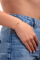 14K Guldarmband Dam Med Gröna Stendetaljer Och Elegant Minimalistisk Stil - Noxlookjewelry