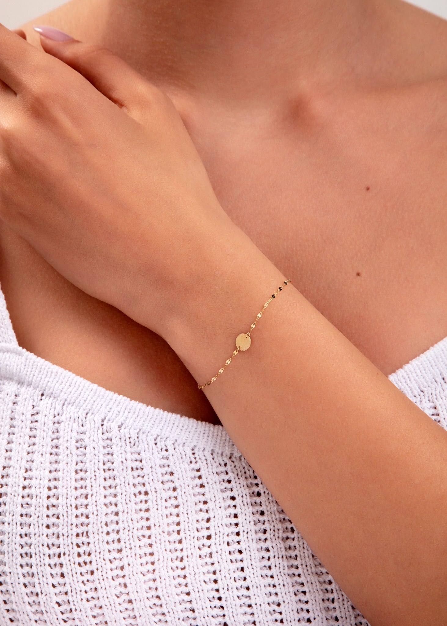 14K Guldarmband Dam Med Rund Bricka Och Elegant Minimalistisk Stil - Noxlookjewelry