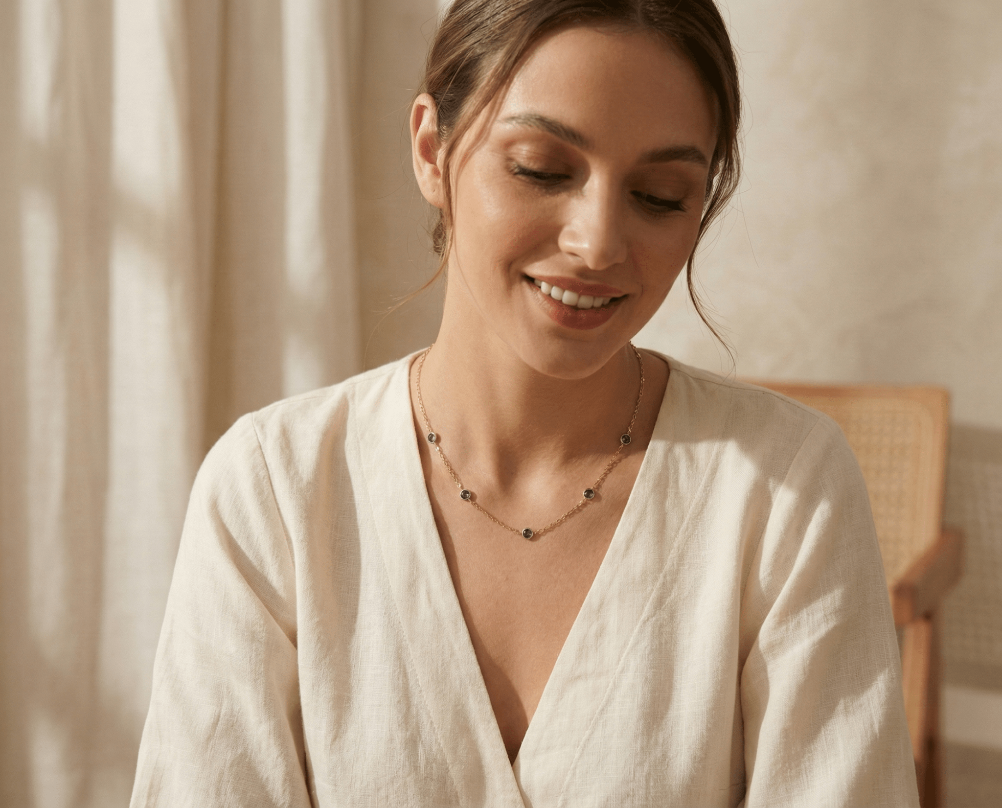 14K Guldhalsband Dam Med Blå Stendetaljer Och Elegant Minimalistisk Stil - Noxlookjewelry