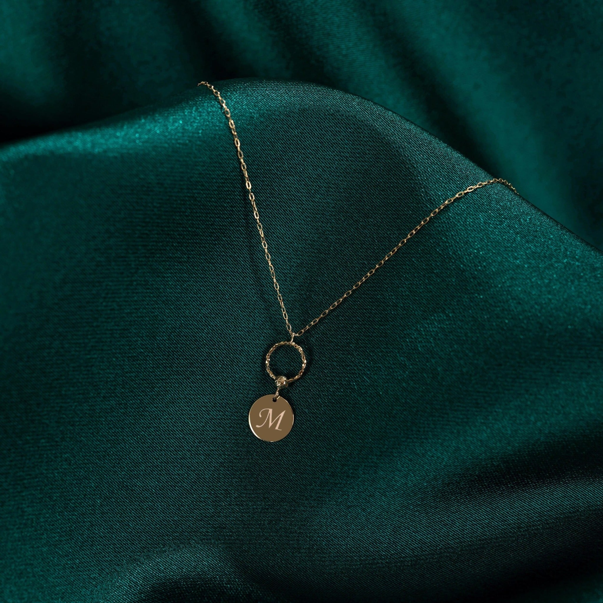 14K Guldhalsband Dam Med Bokstav Personligt Halsband I Äkta Guld Med Graverad Initial - Noxlookjewelry