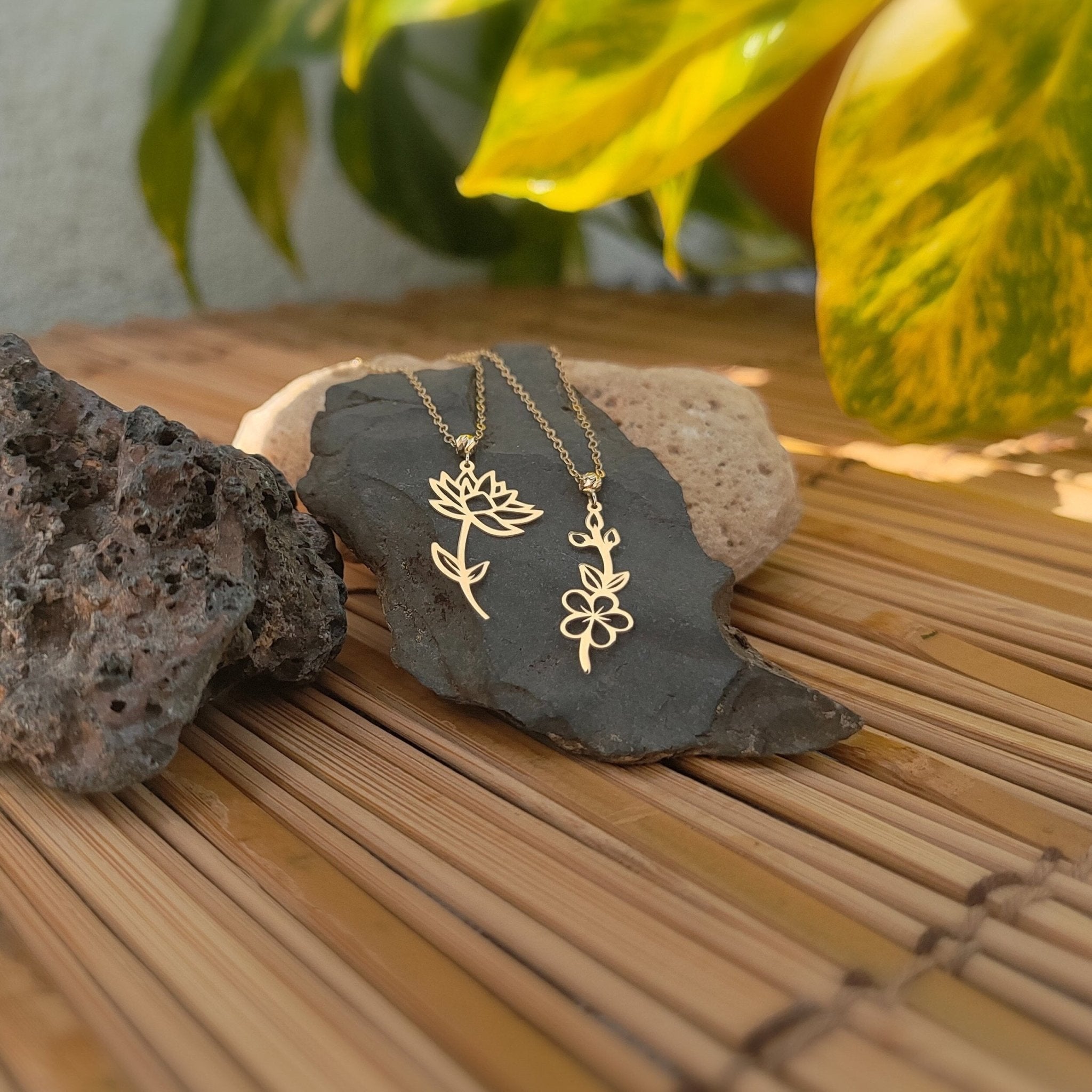 14K Guldhalsband Dam Med Födelseblomma Personligt Halsband i Äkta Guld - Noxlookjewelry