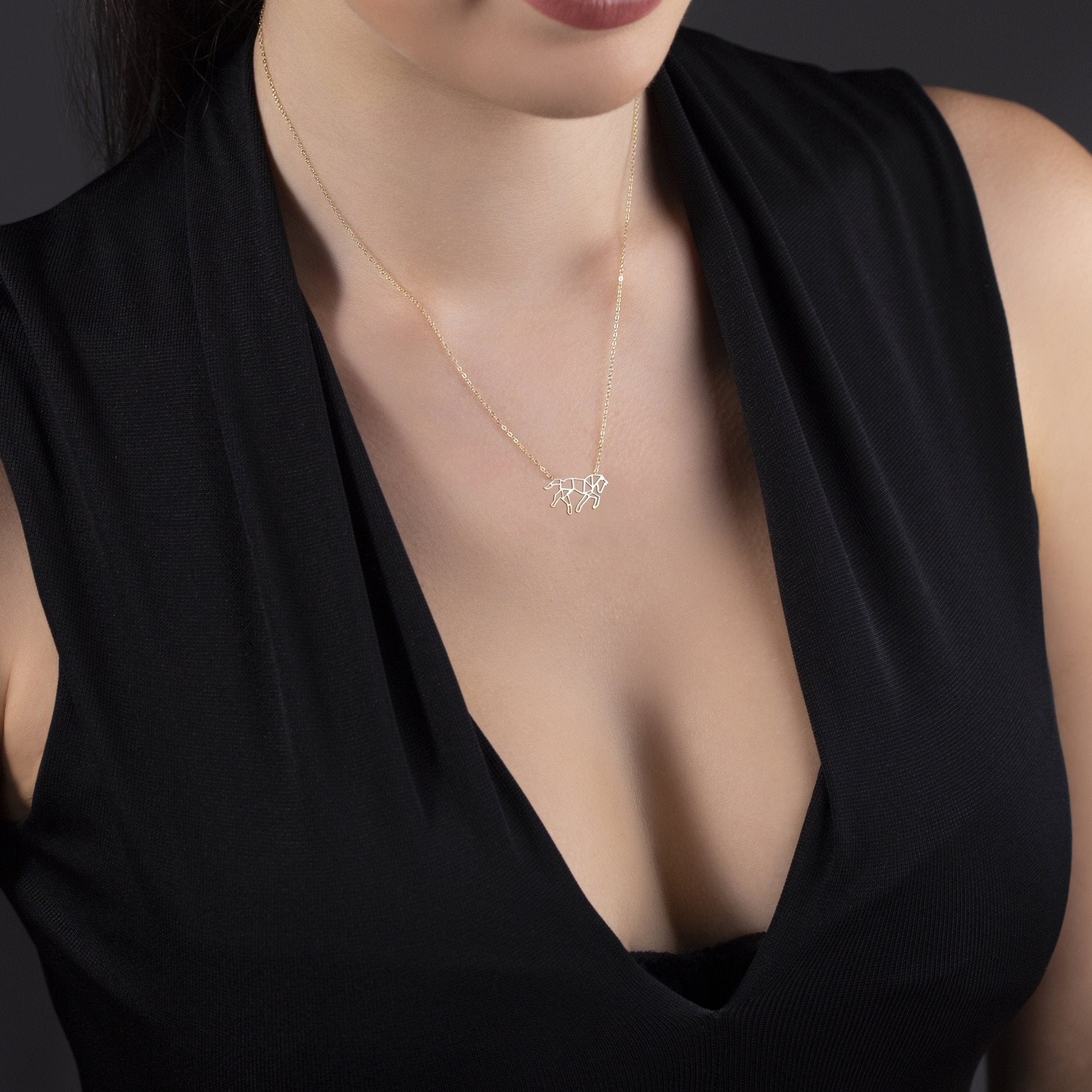 14K Guldhalsband Dam Med Geometrisk Häst Berlock I Äkta Guld Minimalistiskt Häst Halsband - Noxlookjewelry