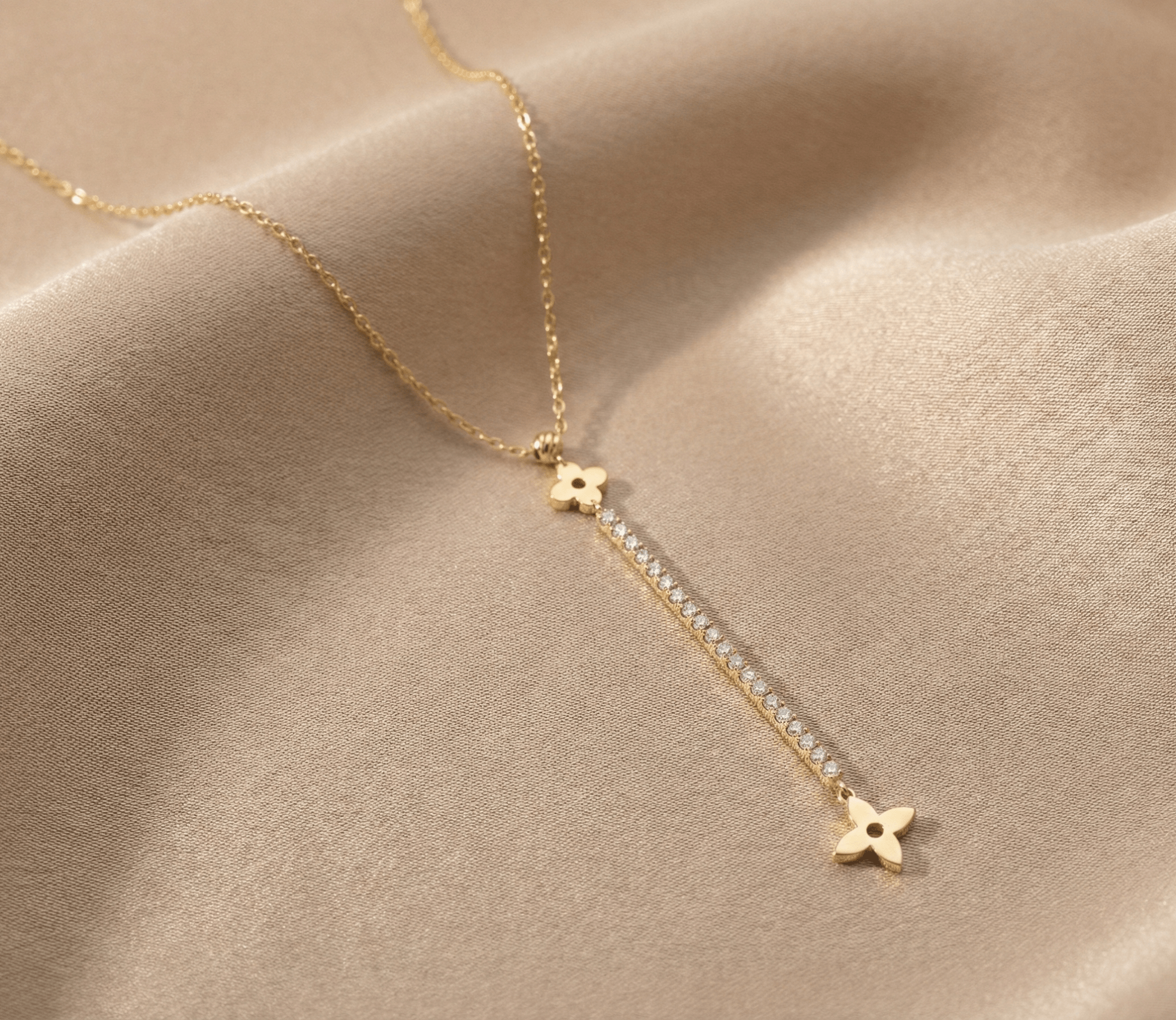 14K Guldhalsband Dam Med Hängande Blommotiv Och Elegant Design - Noxlookjewelry