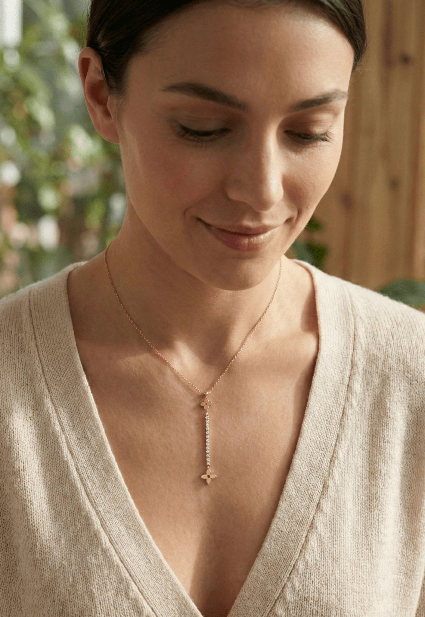 14K Guldhalsband Dam Med Hängande Blommotiv Och Elegant Design - Noxlookjewelry