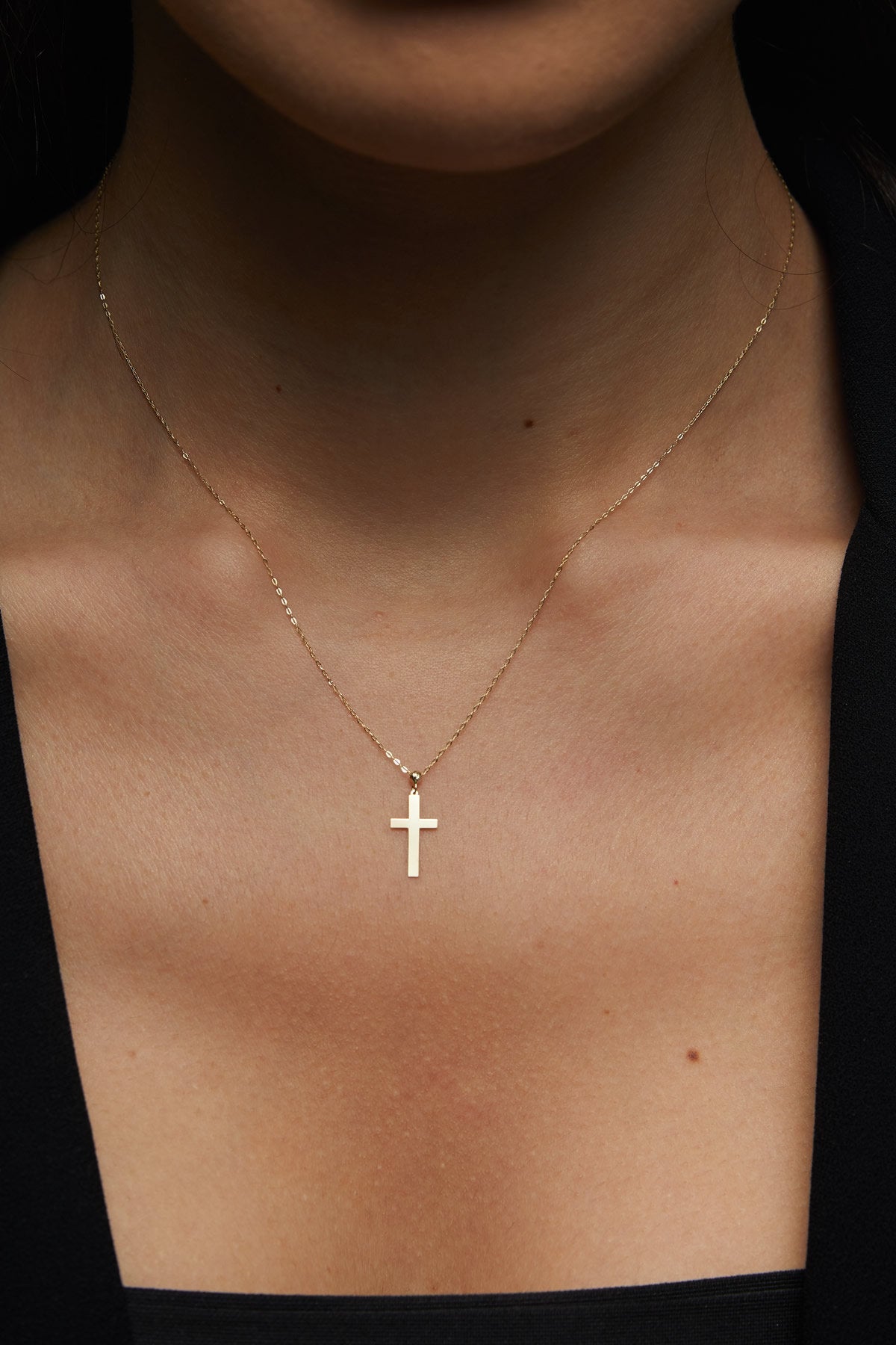 14K Guldhalsband Dam Med Kors I Äkta Guld Minimalistiskt Kors Halsband - Noxlookjewelry