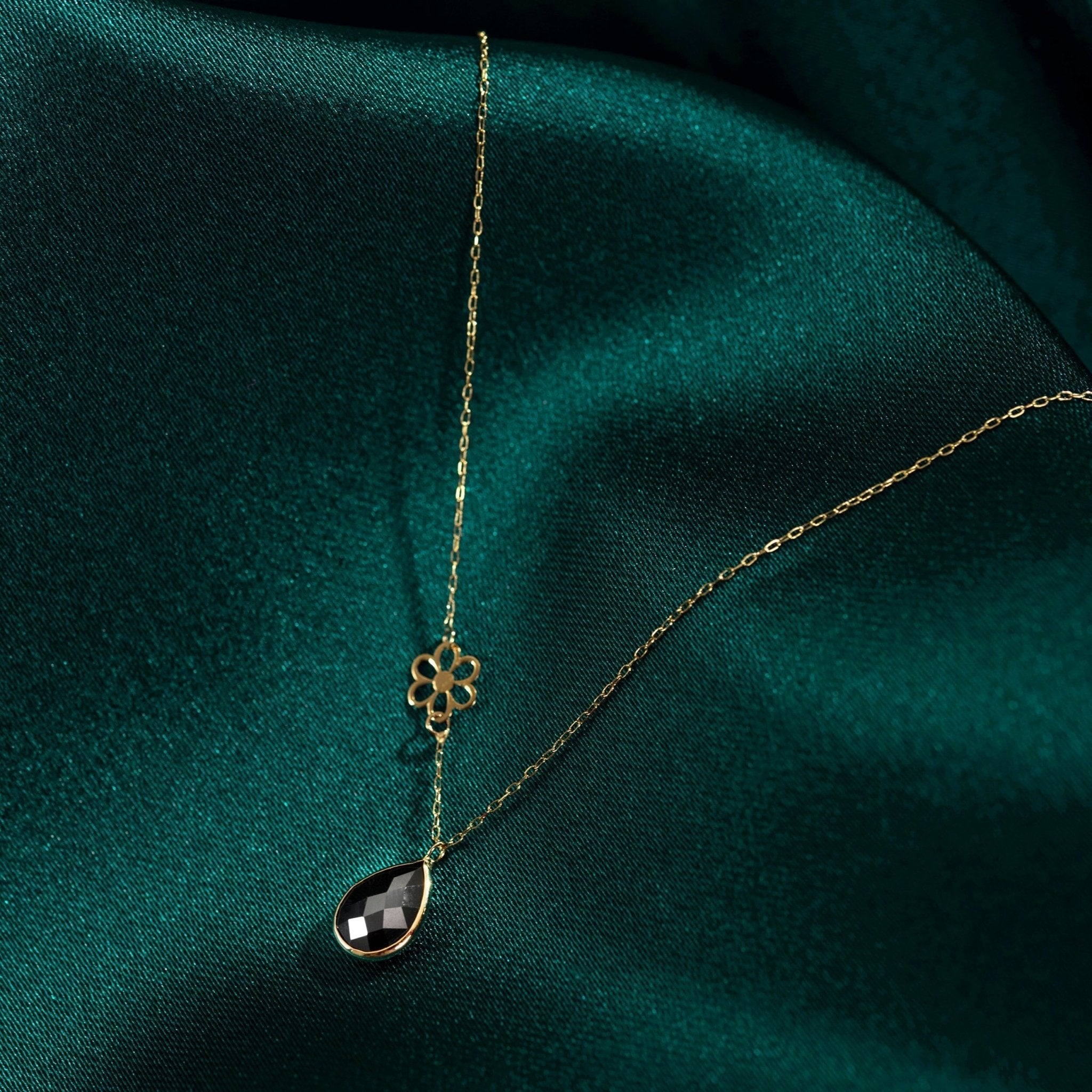 14K Guldhalsband Dam Med Svart Sten Droppe Och Blomma I Äkta Guld Elegant Halsband Med Sten - Noxlookjewelry