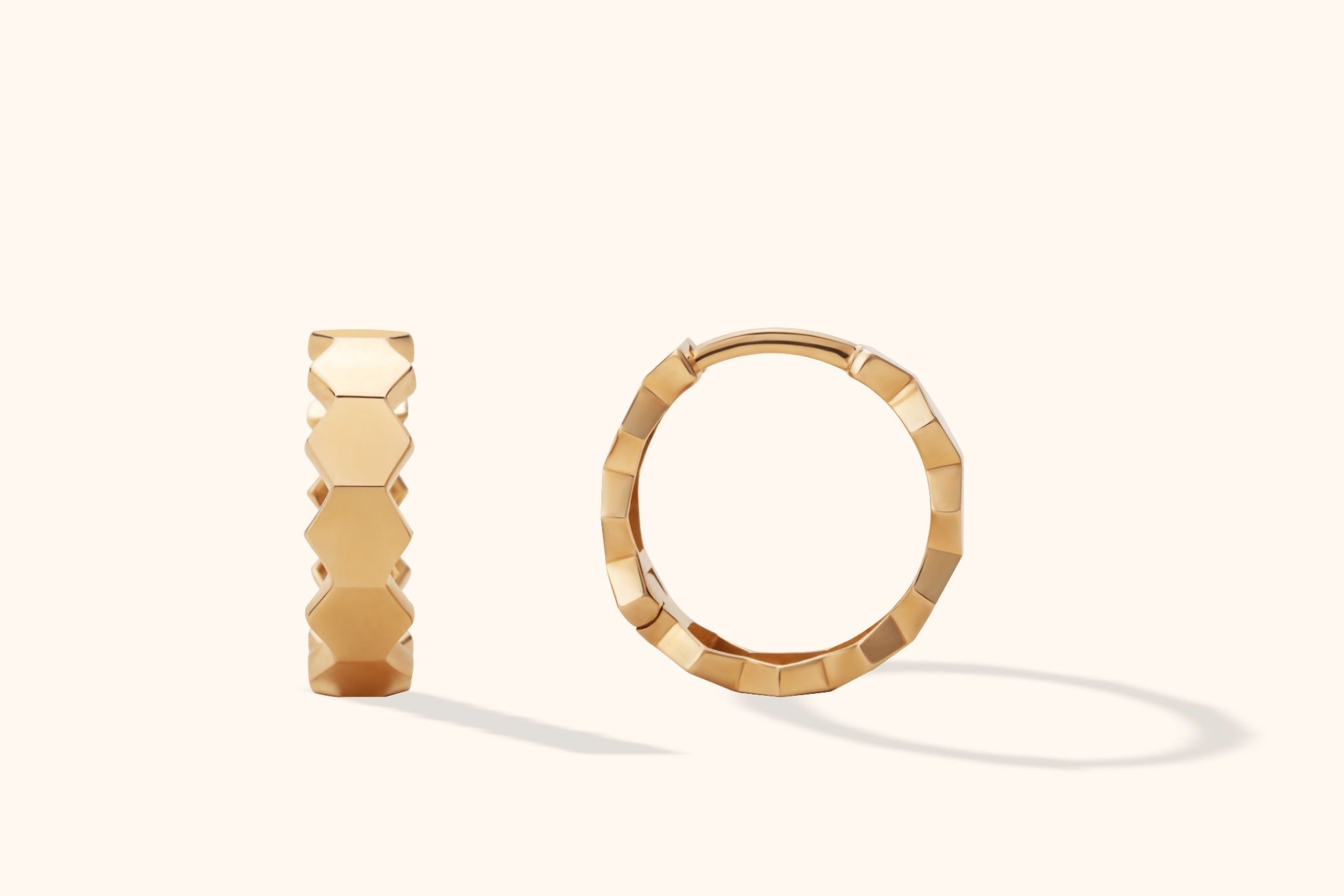 14K Guldörhängen Dam – Geometriska Små Creoler i Äkta Guld - Noxlookjewelry