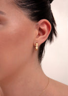 14K Guldörhängen Dam – Geometriska Små Creoler i Äkta Guld - Noxlookjewelry