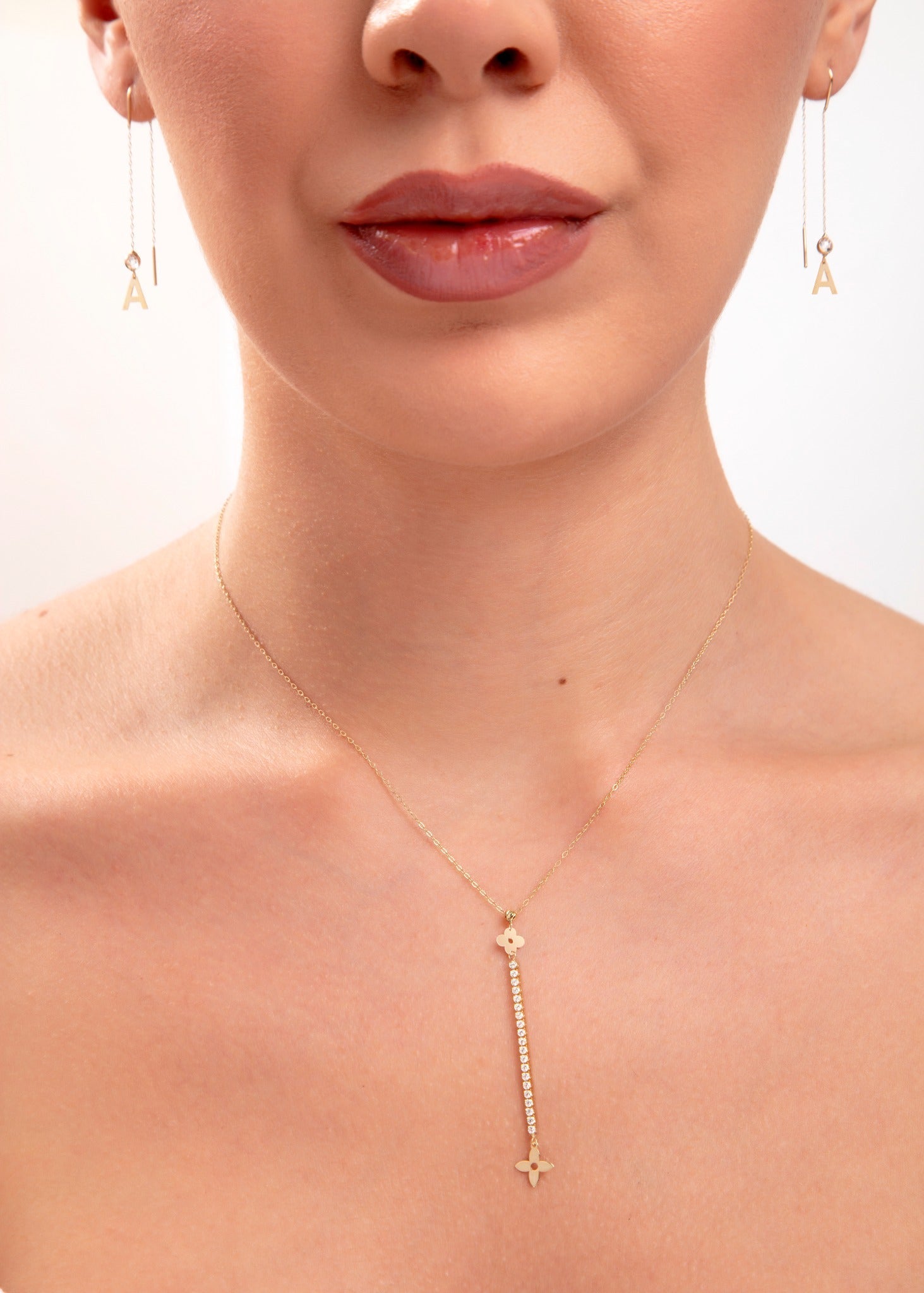 14K Guldörhängen Dam Med Anpassningsbar Bokstavscharm Och Elegant Hängande Design - Noxlookjewelry