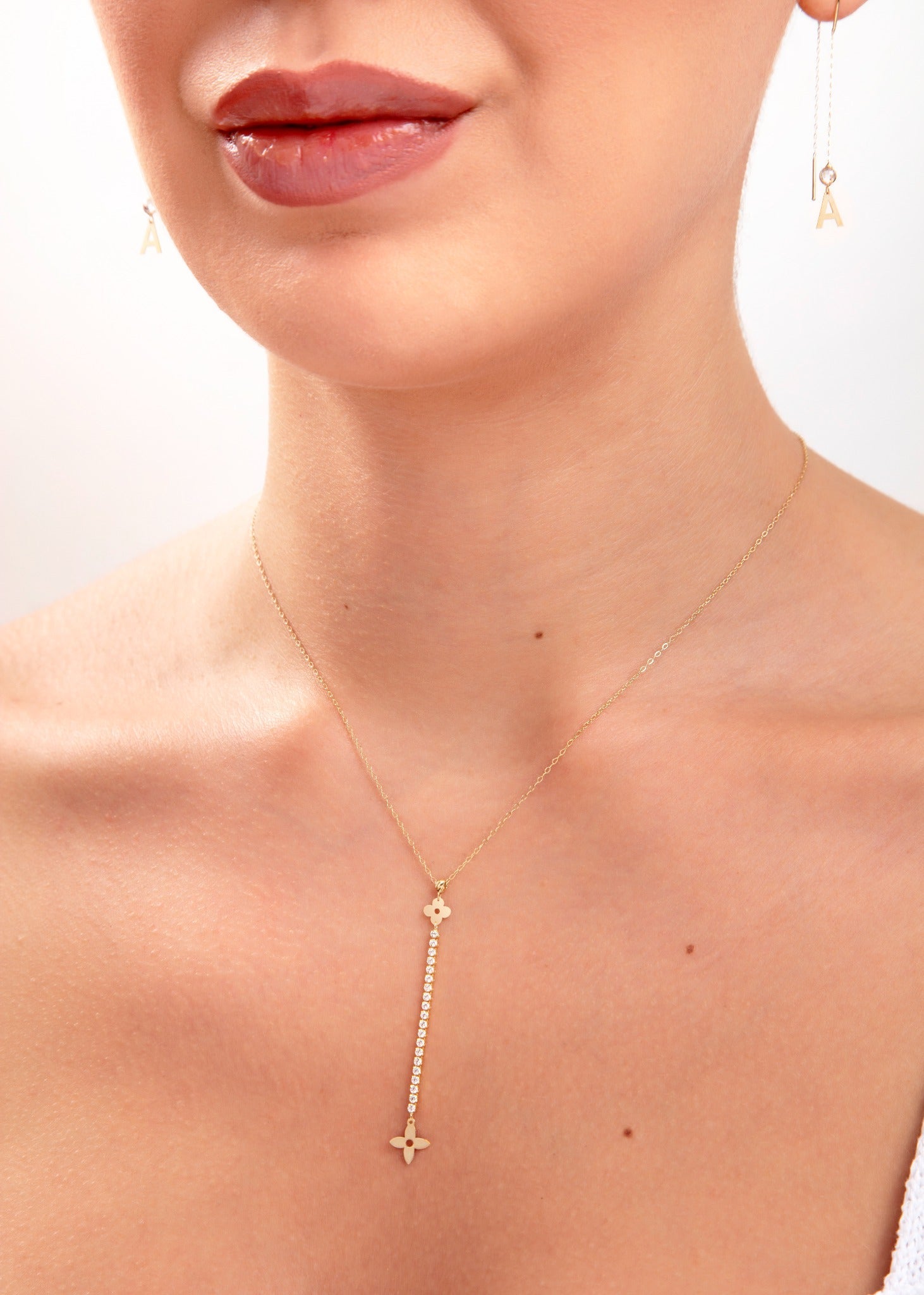 14K Guldörhängen Dam Med Anpassningsbar Bokstavscharm Och Elegant Hängande Design - Noxlookjewelry