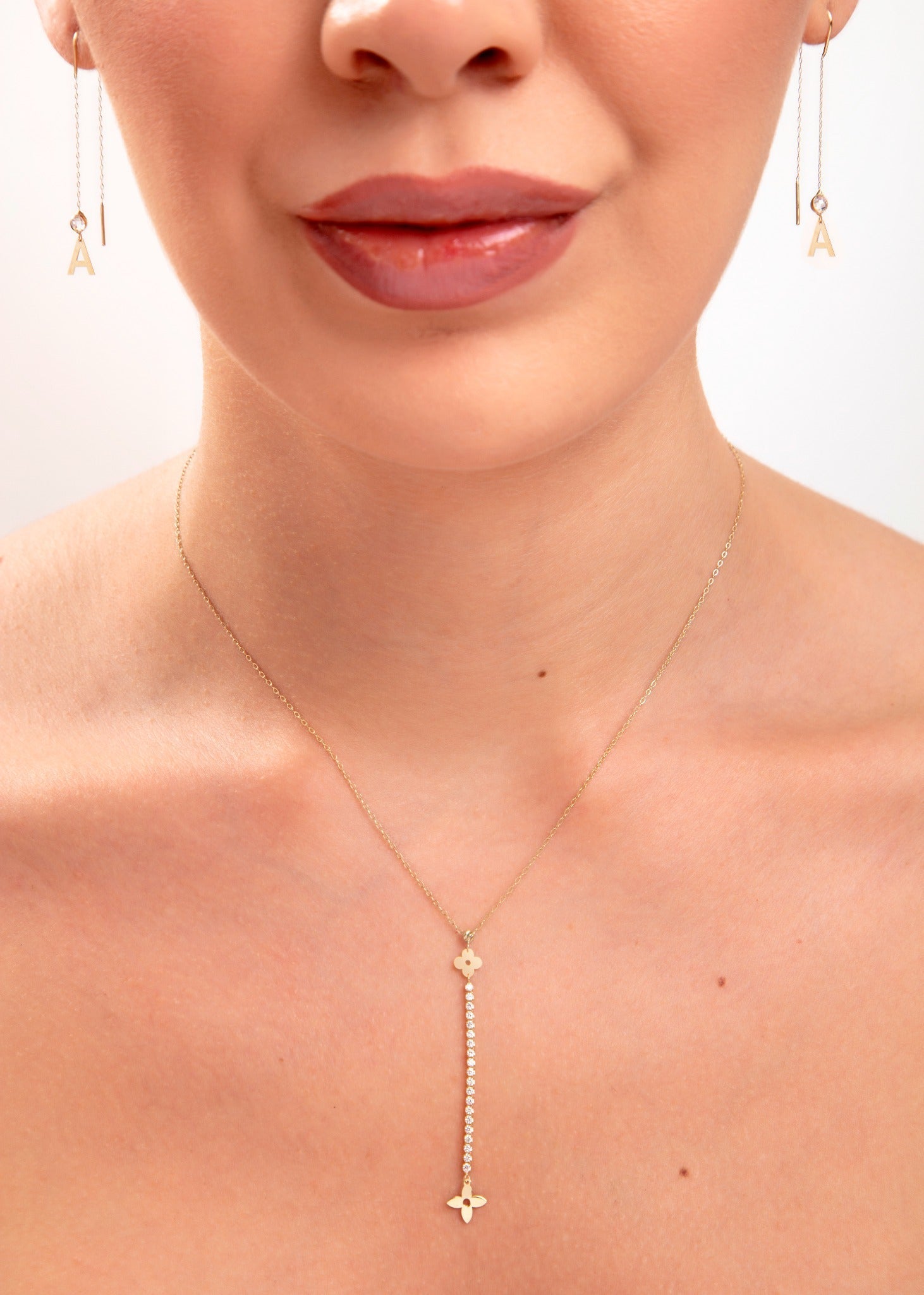 14K Guldörhängen Dam Med Anpassningsbar Bokstavscharm Och Elegant Hängande Design - Noxlookjewelry