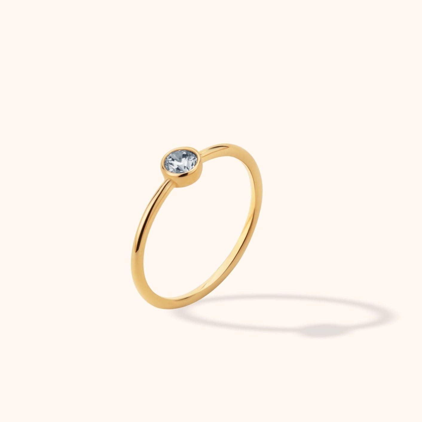 14K Guldring Dam – Bezel Solitärring i Äkta Guld med Rund Slipad Sten - Noxlookjewelry