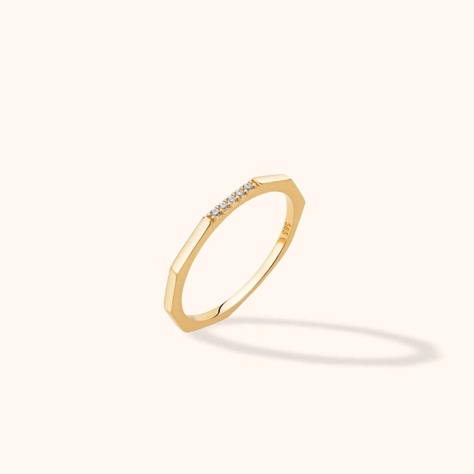 14K Guldring Dam – Elegant Geometrisk Guldring med Gnistrande Stenrad - Noxlookjewelry