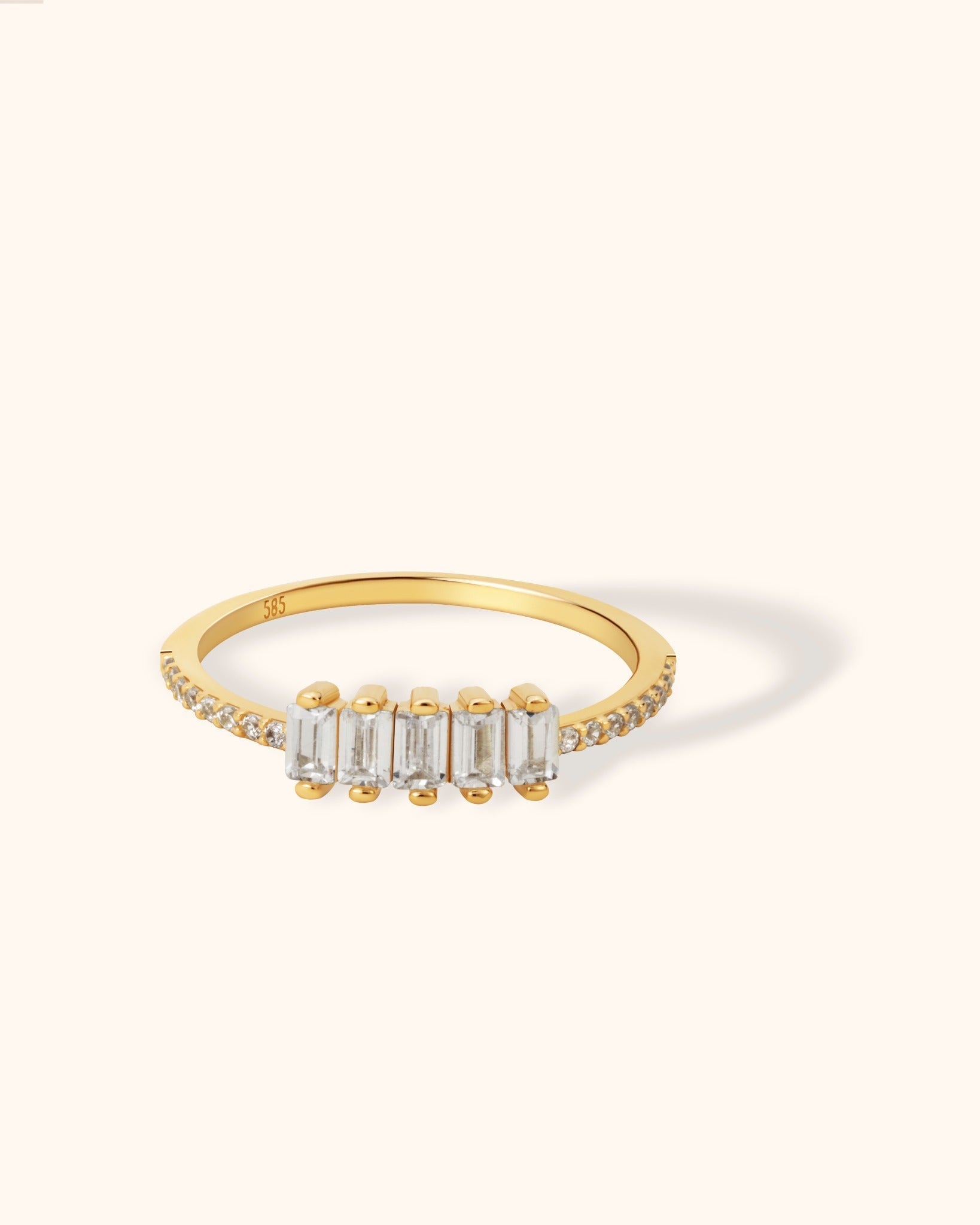 14K Guldring Dam – Elegant Ring med Baguetteslipade Stenar och Pavédetaljer - Noxlookjewelry