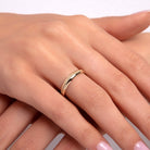 14K Guldring Dam – Elegant Tunn Kanalring med Stenar i Äkta 14K Guld - Noxlookjewelry