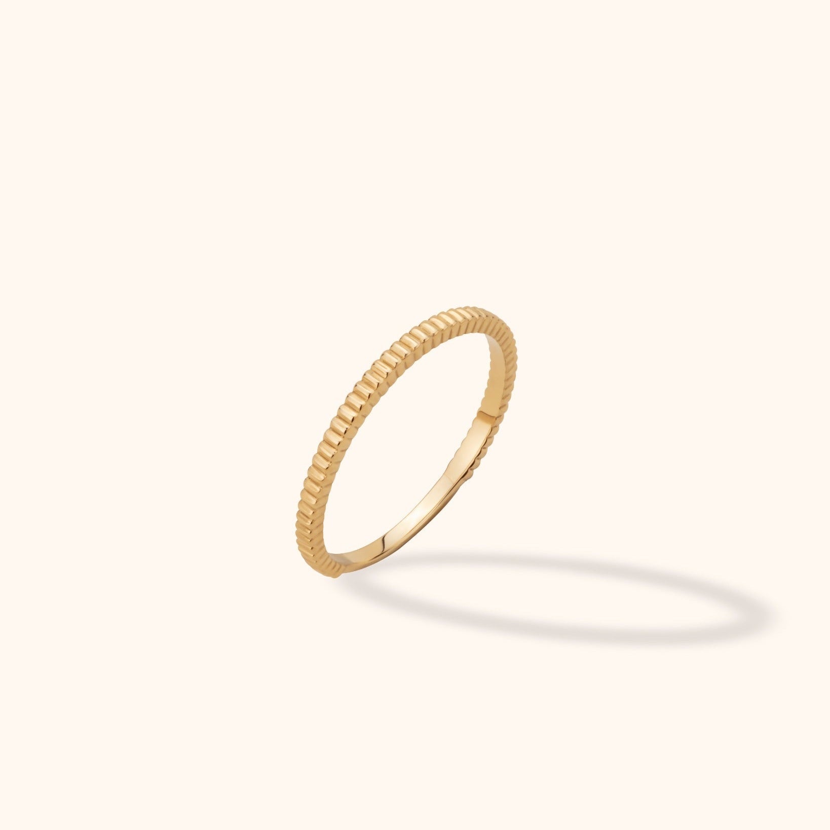 14K Guldring Dam – Elegant Tunn Minimalistisk Stapelring i Äkta 14K Guld - Noxlookjewelry