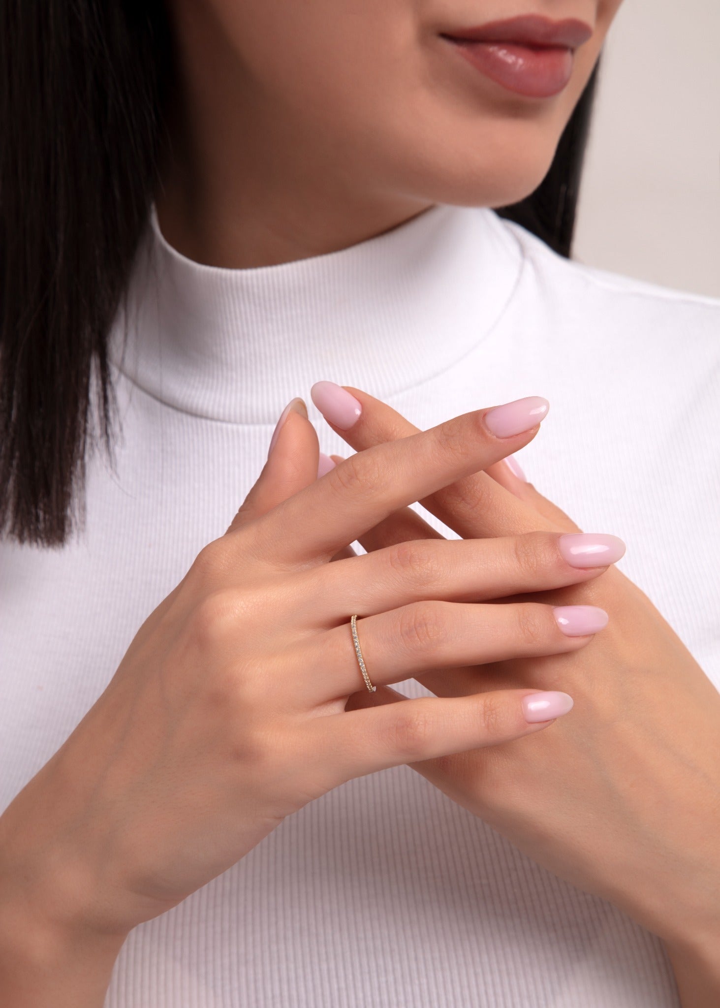 14K Guldring Dam – Elegant Tunn Pavé Guldring med Gnistrande Stenar i Klassisk Minimalistisk Design - Noxlookjewelry