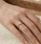 14K Guldring Dam – Elegant Tunn Ring med Två Baguetteslipade Stenar i Minimalistisk Design - Noxlookjewelry