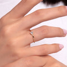 14K Guldring Dam – Elegant Tunn Ring med Två Baguetteslipade Stenar i Minimalistisk Design - Noxlookjewelry