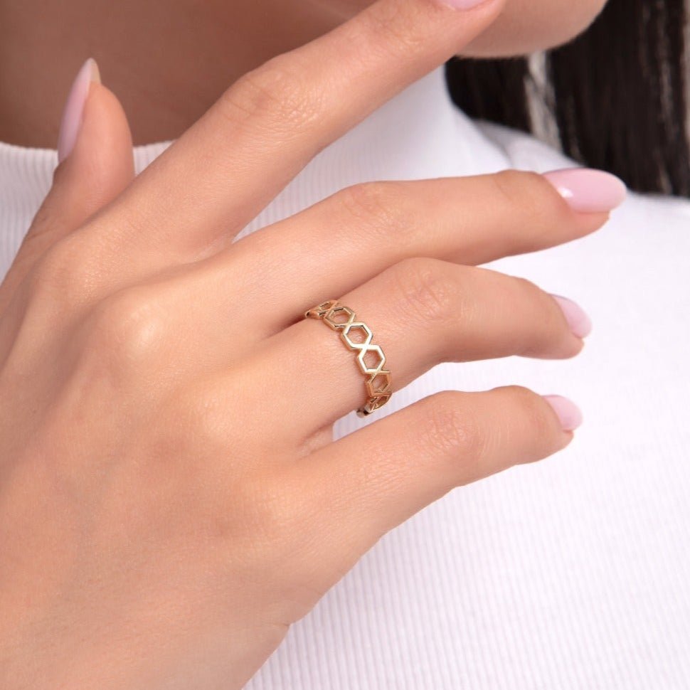 14K Guldring Dam – Geometrisk Honeycomb Ring i Äkta Guld - Noxlookjewelry