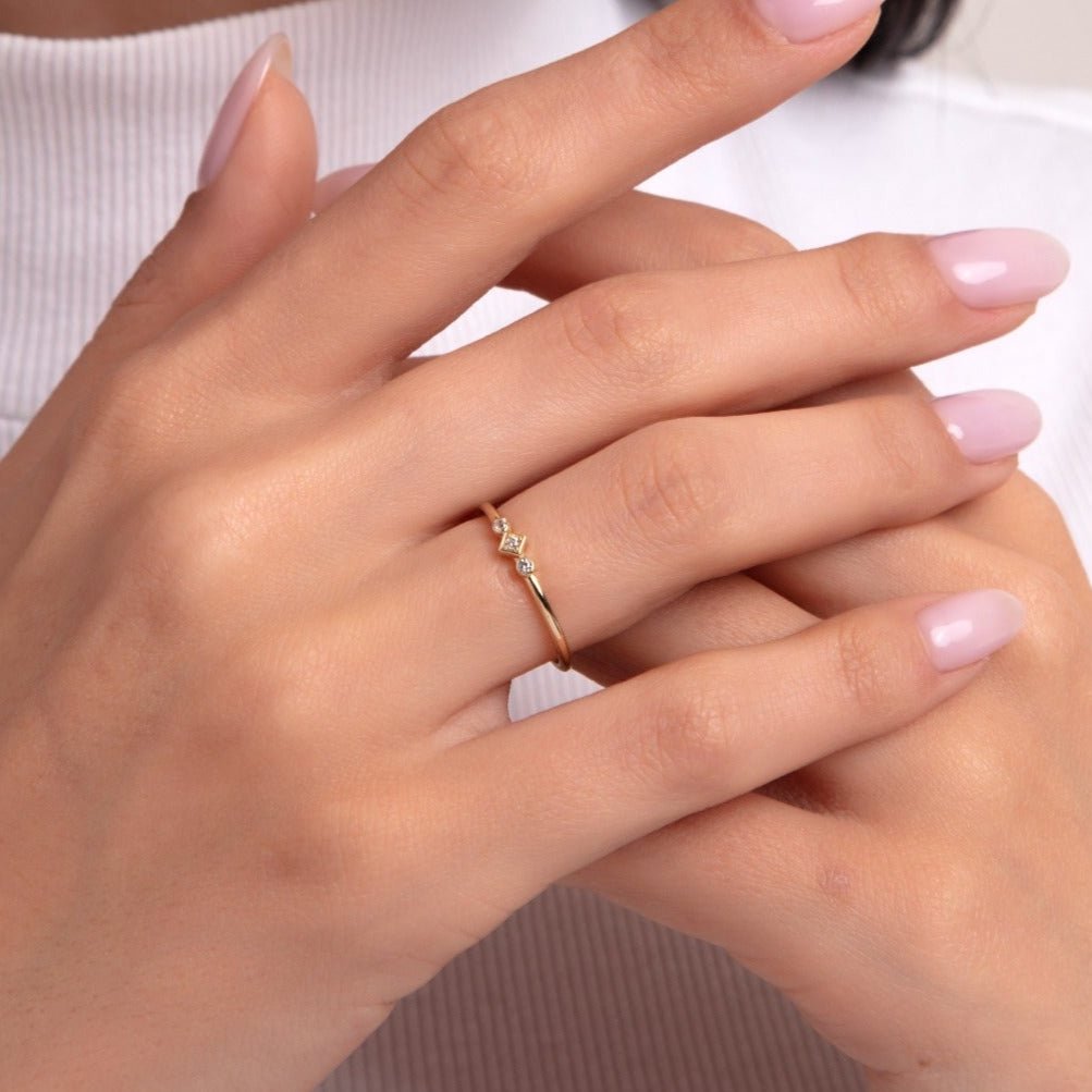 14K Guldring Dam – Geometrisk Trio Ring i Äkta Guld - Noxlookjewelry