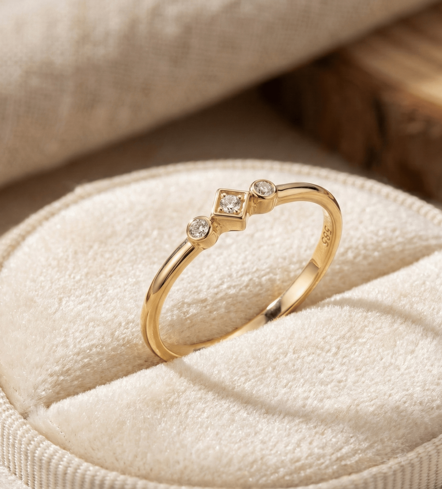 14K Guldring Dam – Geometrisk Trio Ring i Äkta Guld - Noxlookjewelry