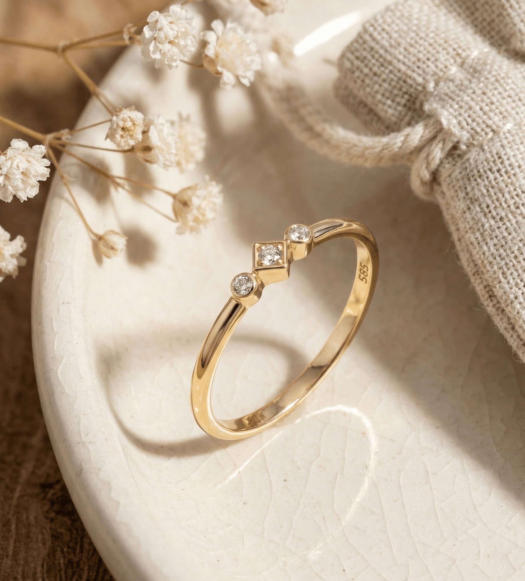 14K Guldring Dam – Geometrisk Trio Ring i Äkta Guld - Noxlookjewelry