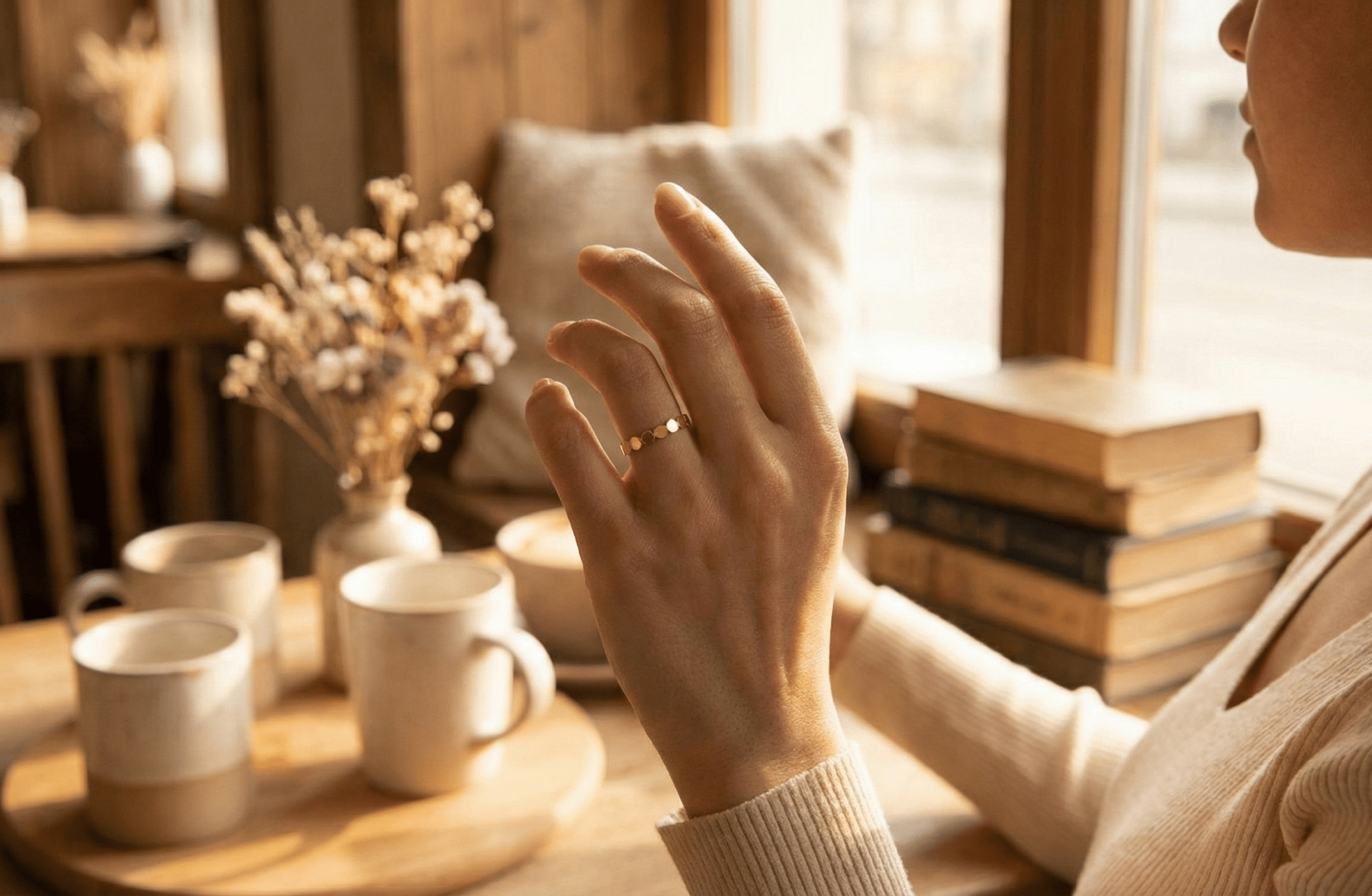 14K Guldring Dam – Minimalistisk Pebble Band Ring i Äkta Guld - Noxlookjewelry
