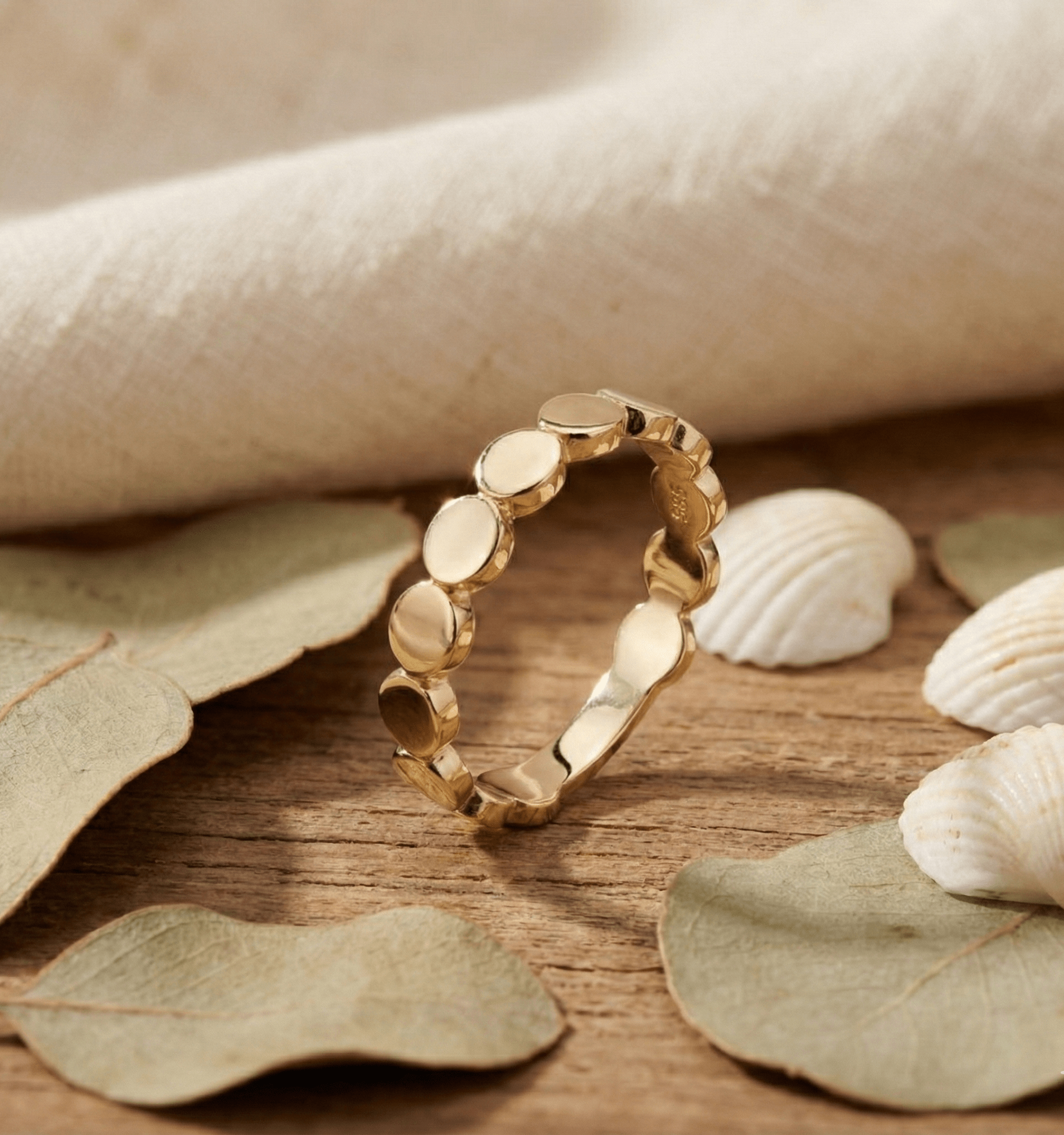 14K Guldring Dam – Minimalistisk Pebble Band Ring i Äkta Guld - Noxlookjewelry