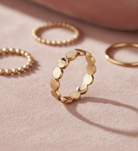 14K Guldring Dam – Minimalistisk Pebble Band Ring i Äkta Guld - Noxlookjewelry