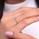 14K Guldring Dam – Tunn Pavé Eternity Band i Äkta Guld - Noxlookjewelry