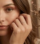 14K Guldring Dam – Tunn Pavé Eternity Band i Äkta Guld - Noxlookjewelry