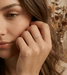 14K Guldring Dam – Tunn Pavé Eternity Band i Äkta Guld - Noxlookjewelry