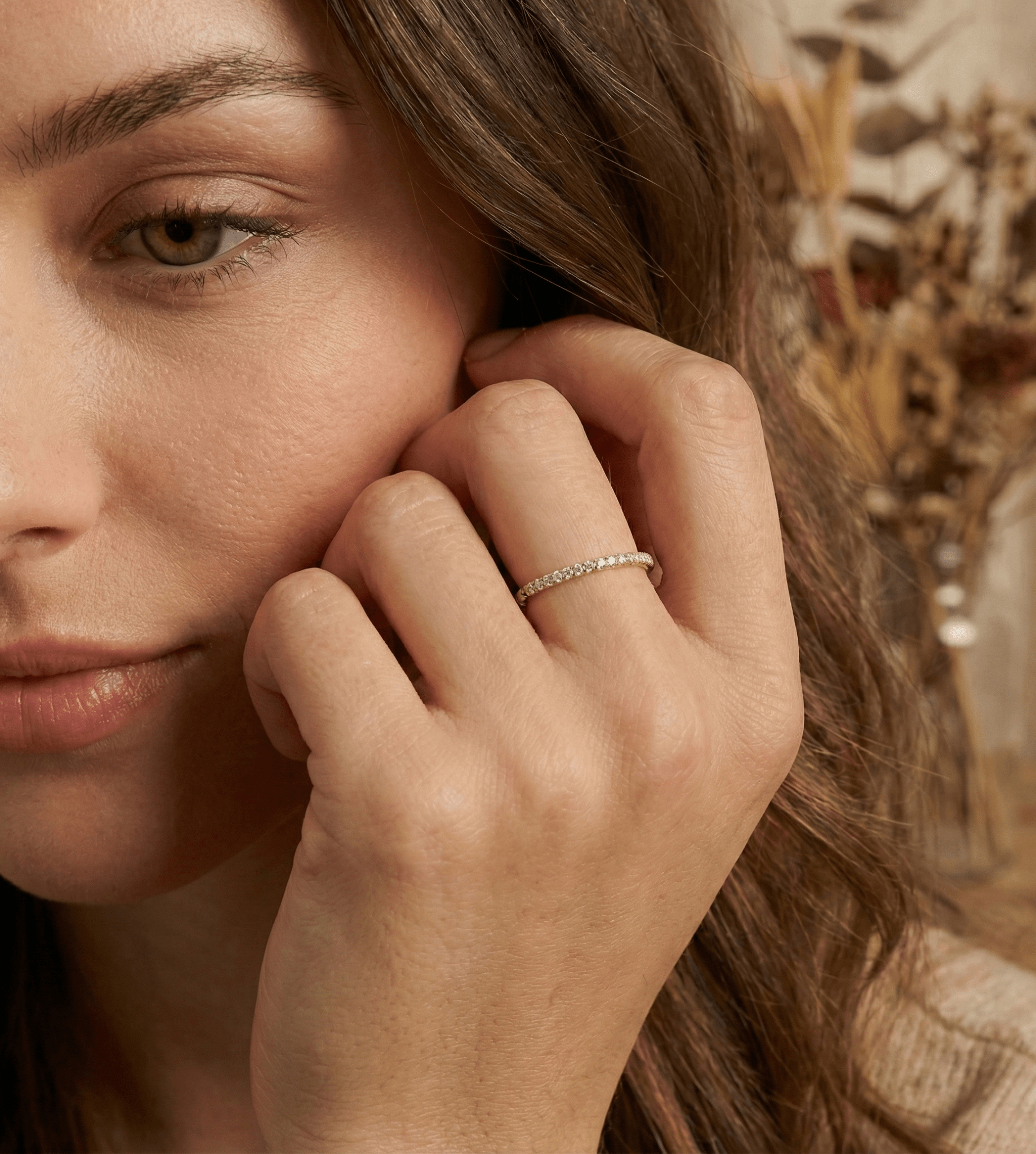 14K Guldring Dam – Tunn Pavé Eternity Band i Äkta Guld - Noxlookjewelry