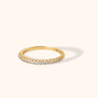 14K Guldring Dam – Tunn Pavé Eternity Band i Äkta Guld - Noxlookjewelry