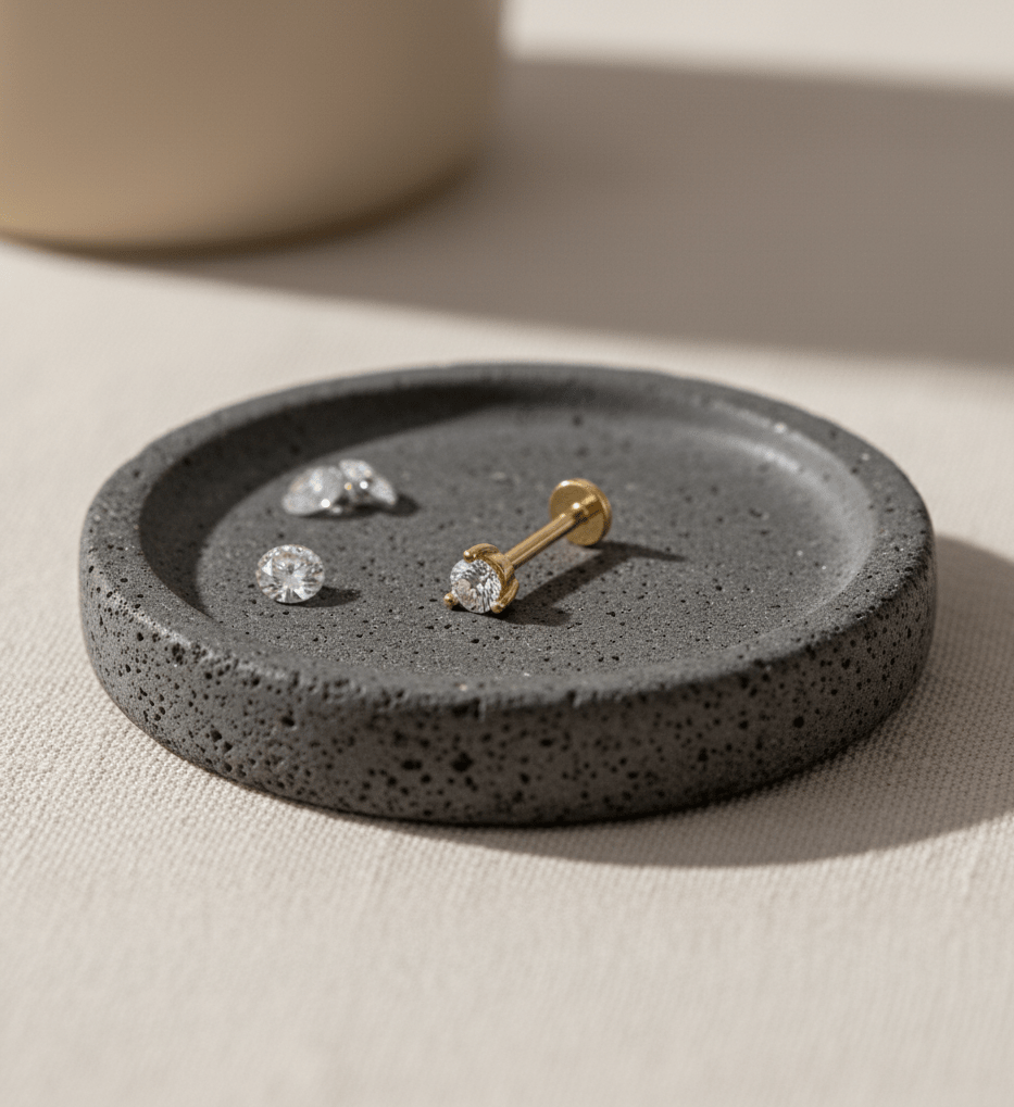 14K Tragus Örhänge Classic Solitaire I Äkta Guld Minimal Cartilage Stud - Noxlookjewelry