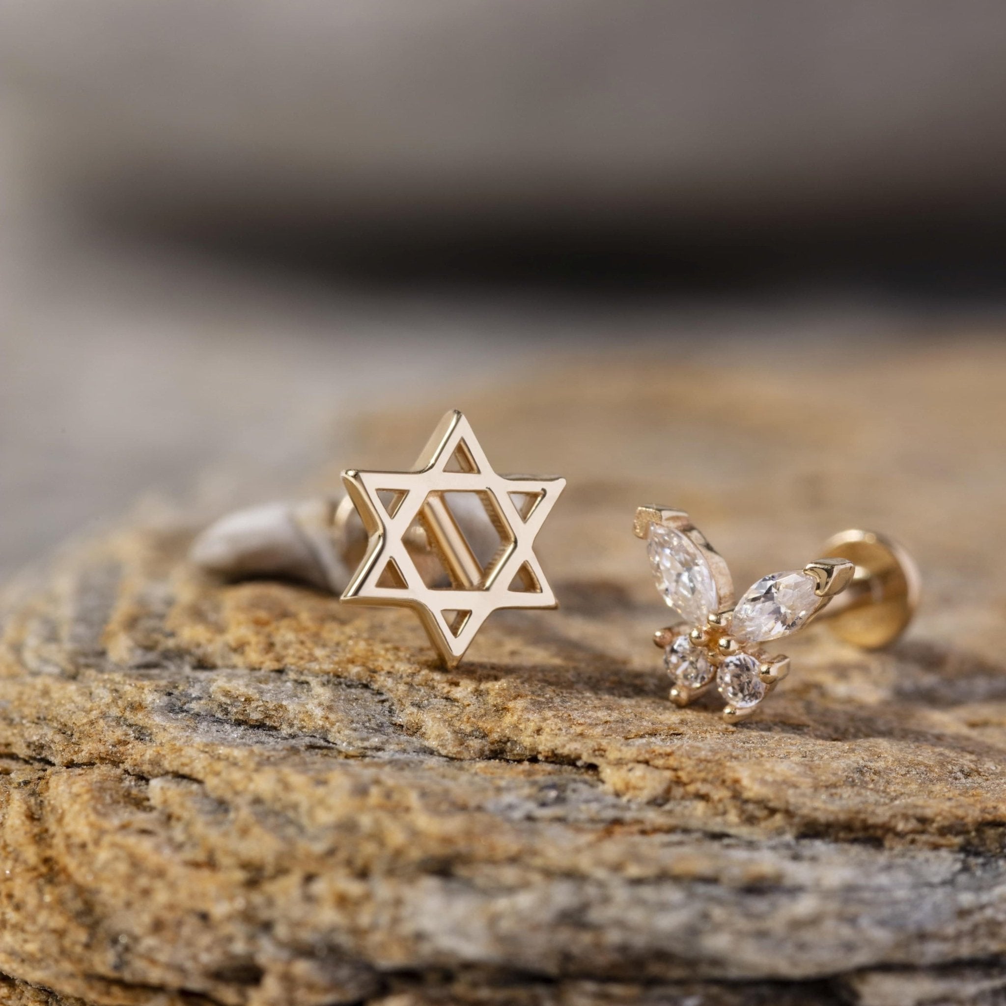 14K Tragus Örhänge Fjäril I Äkta Guld Med Zirkonia Minimalistiskt - Noxlookjewelry